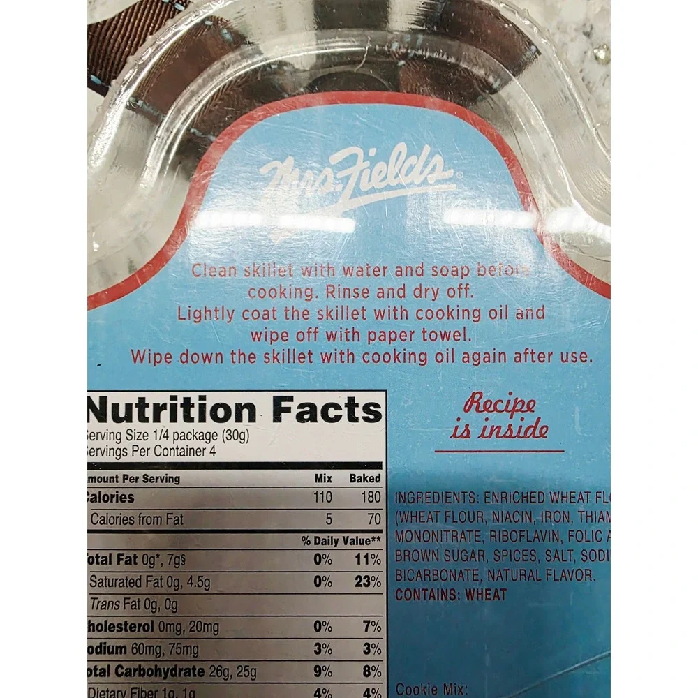 Mrs Fields Retro Gingerbread Cookie Mix with Mini Cast Iron Skillet Gift Set NEW